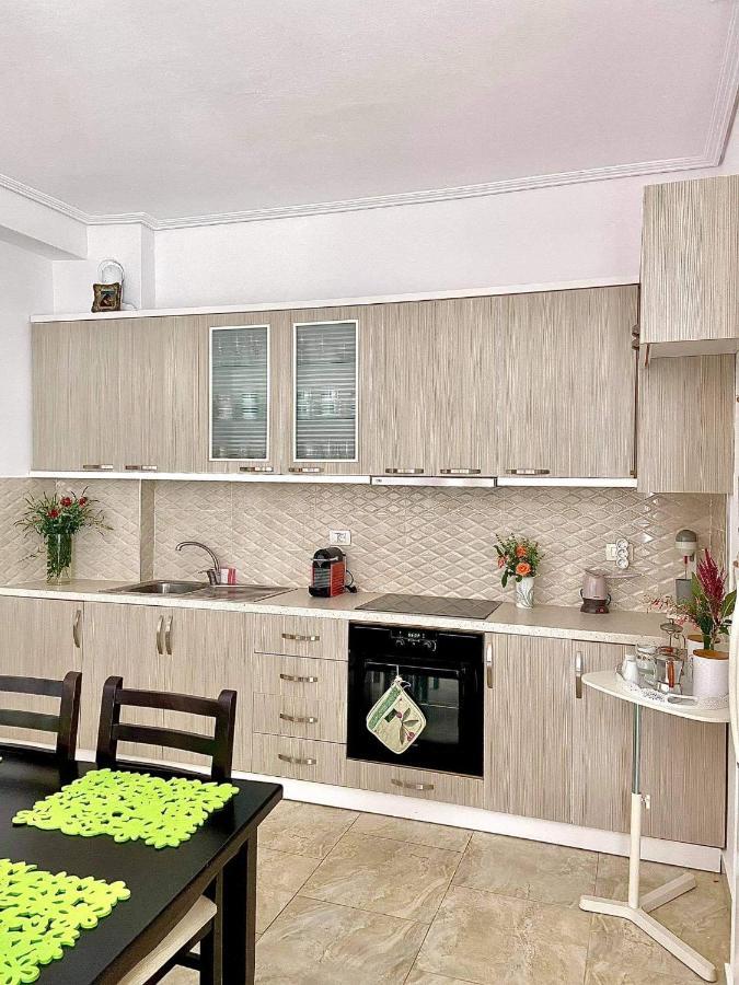Iraa'S Apartment Sarandë Exteriér fotografie