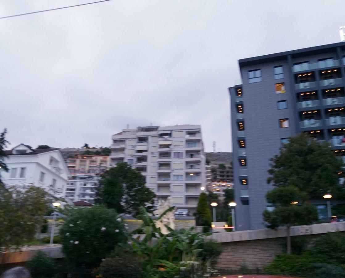 Iraa'S Apartment Sarandë Exteriér fotografie